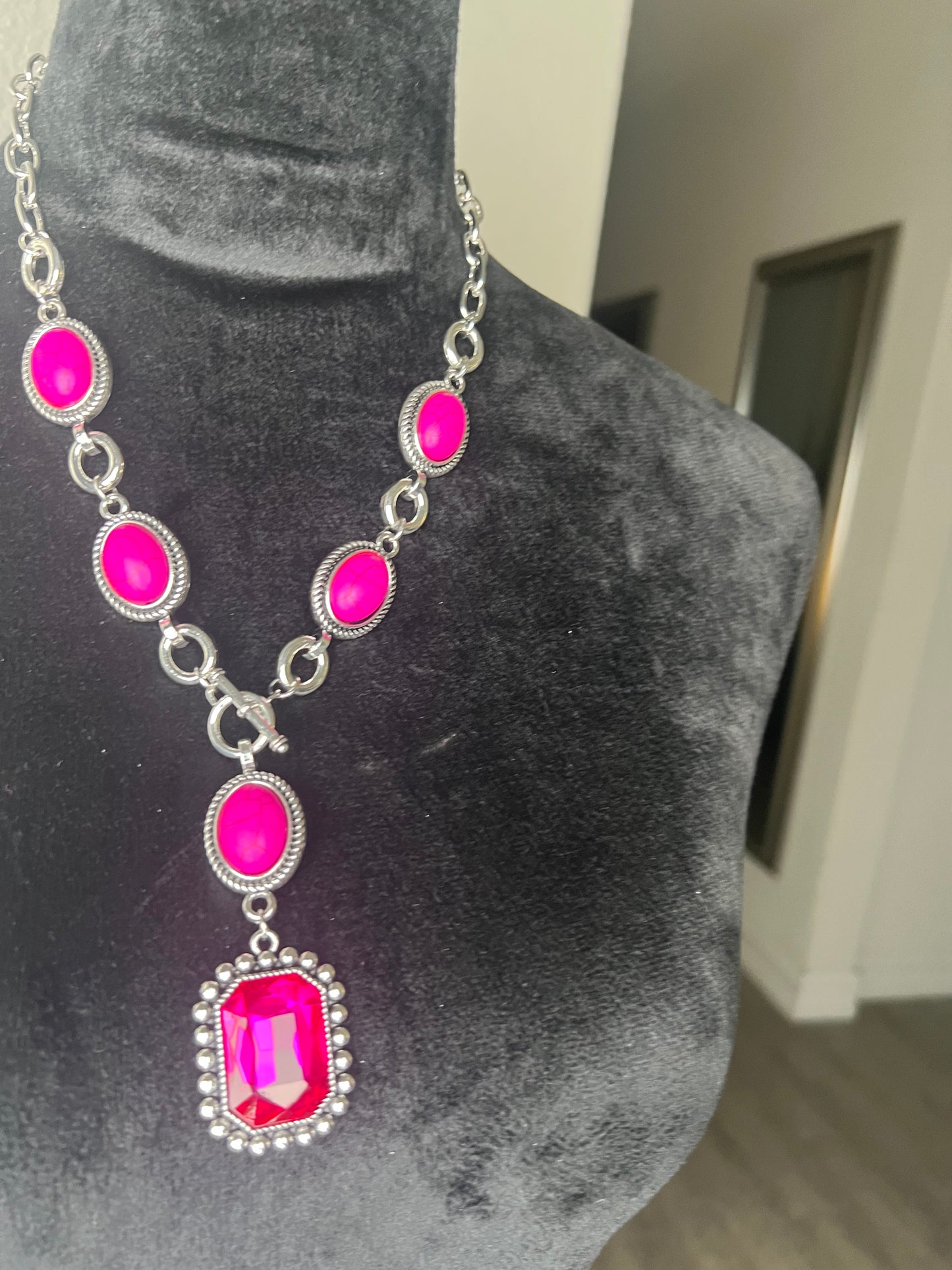 HOT PINK GEM NECKLACE
