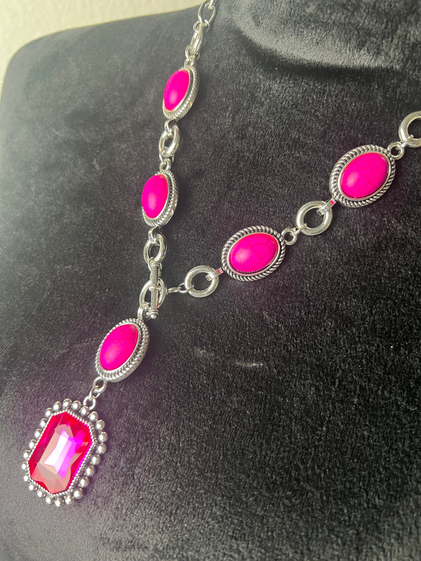 HOT PINK GEM NECKLACE