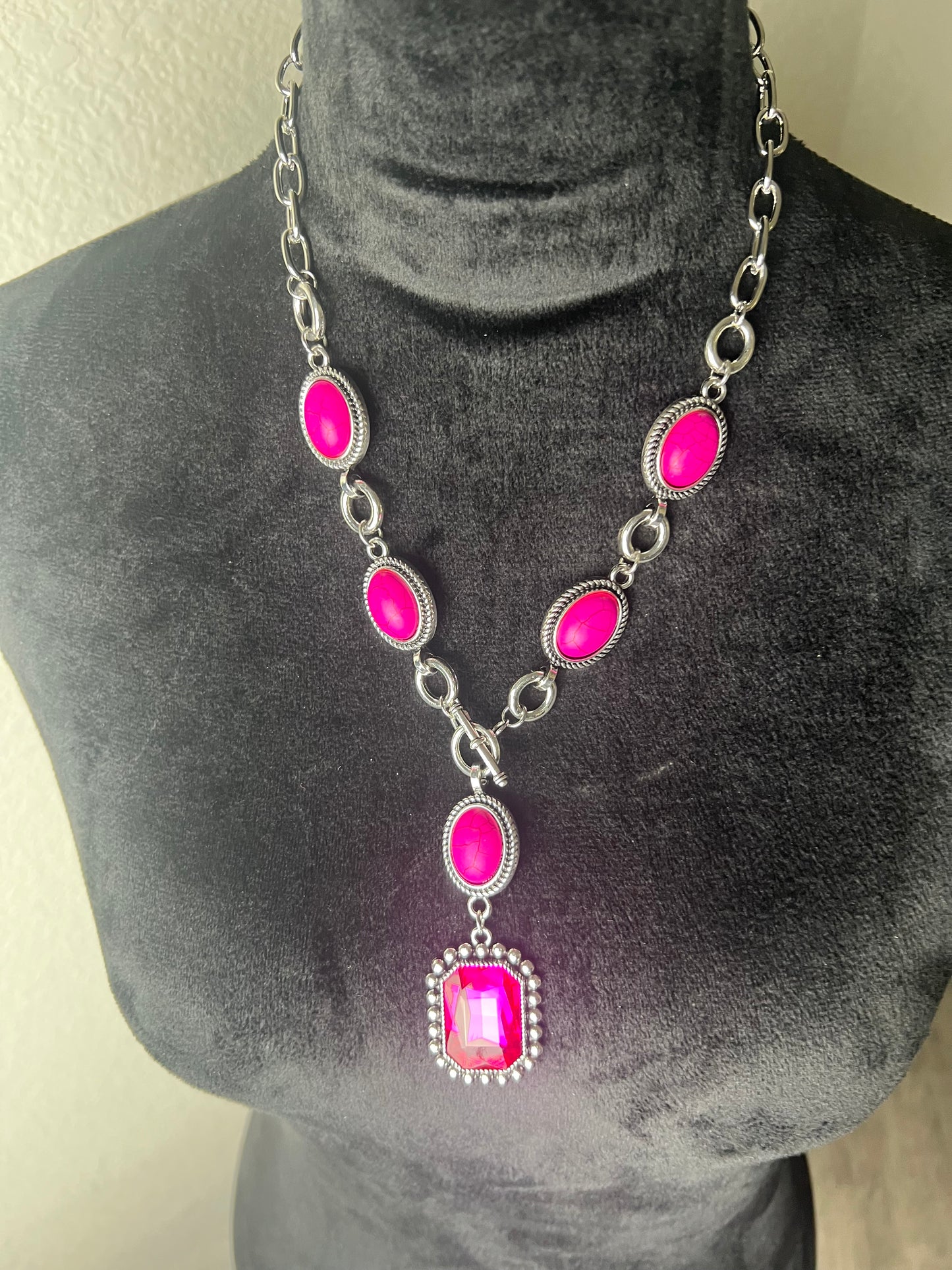 HOT PINK GEM NECKLACE