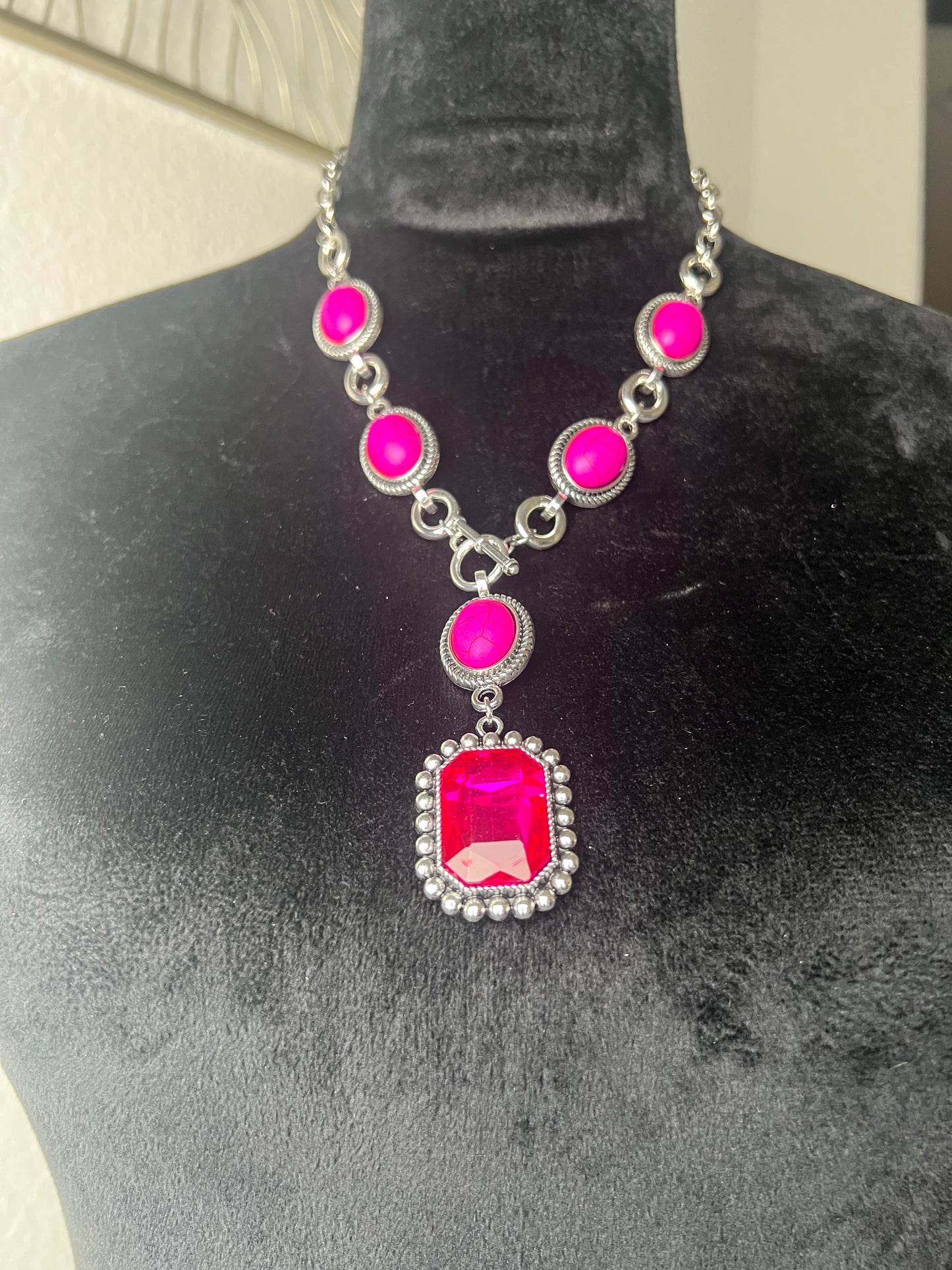 HOT PINK GEM NECKLACE
