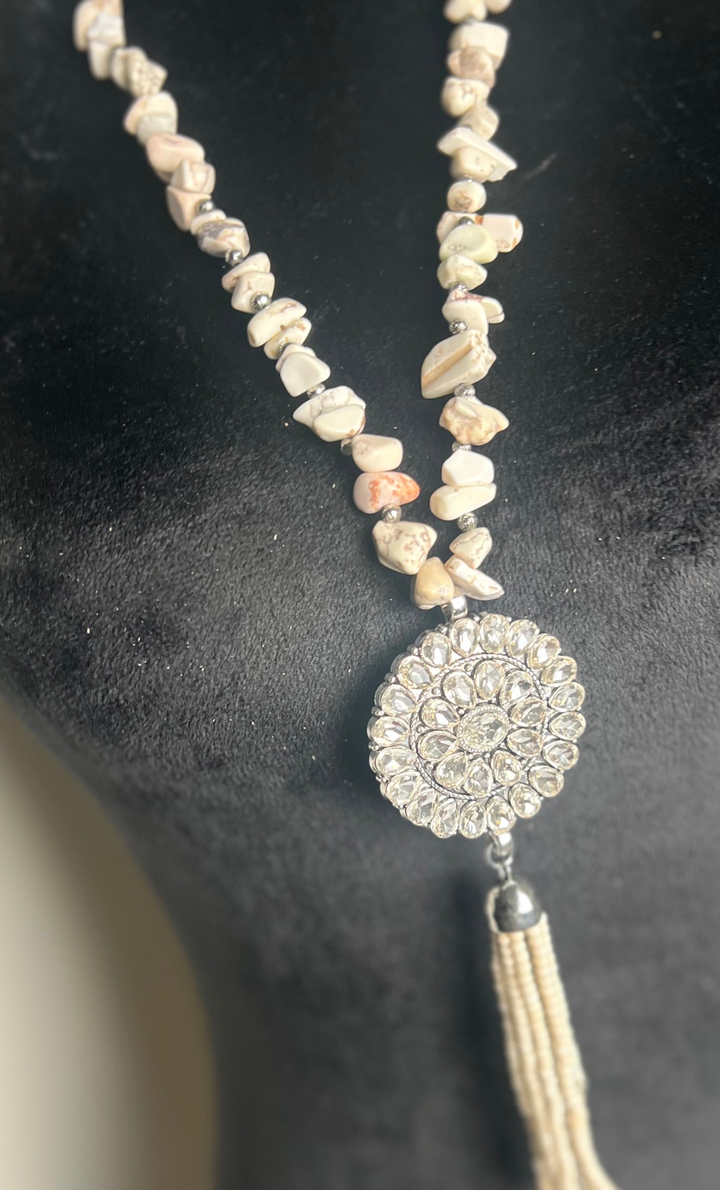 IVORY SHELLS & RHINESTONE NECKLACE