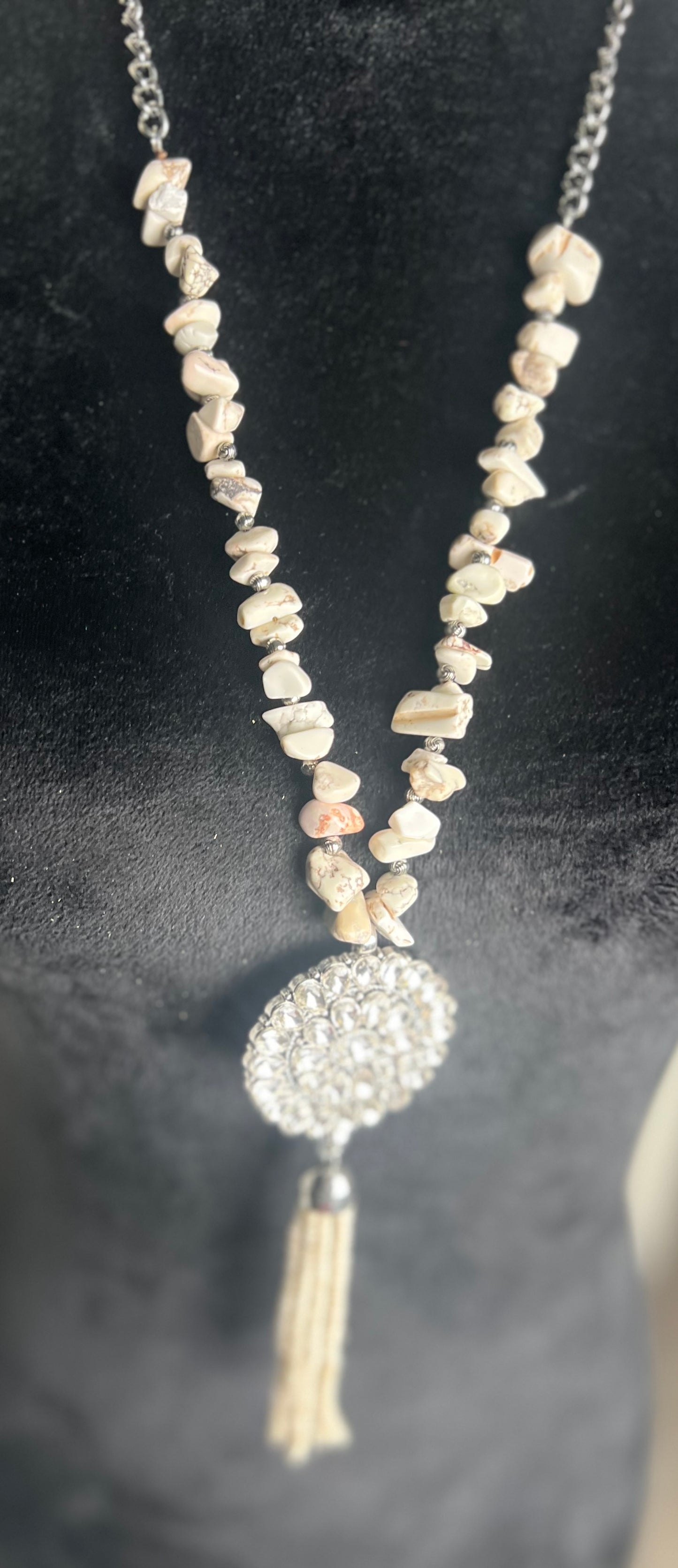 IVORY SHELLS & RHINESTONE NECKLACE