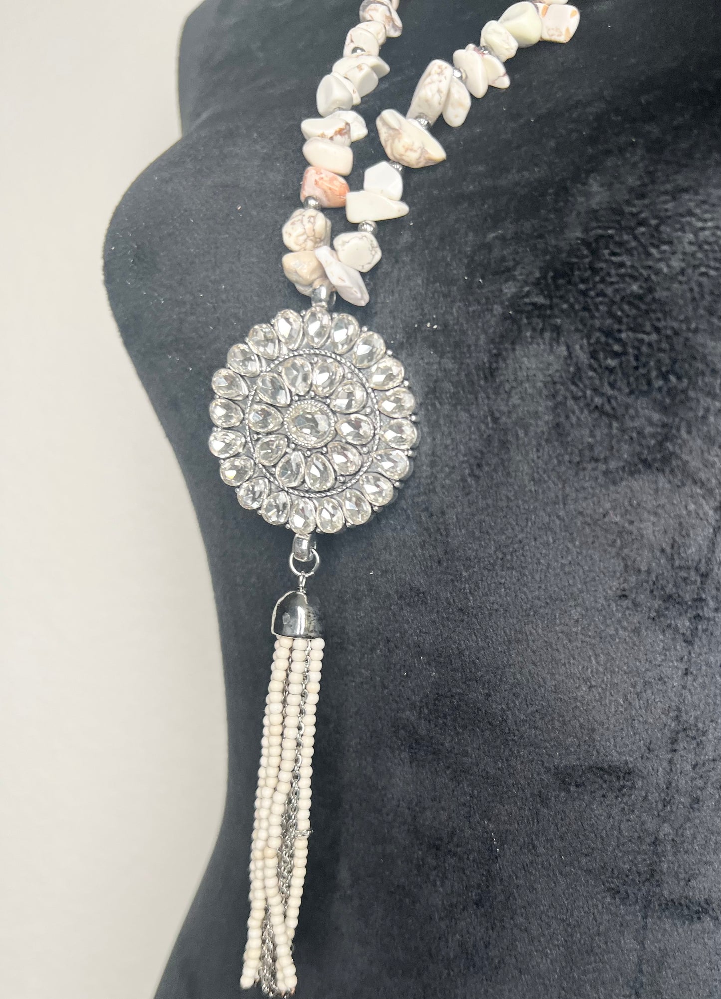 IVORY SHELLS & RHINESTONE NECKLACE