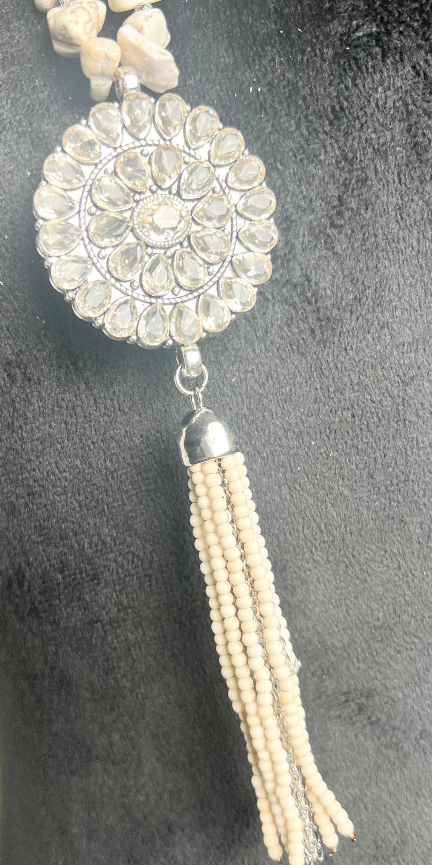 IVORY SHELLS & RHINESTONE NECKLACE