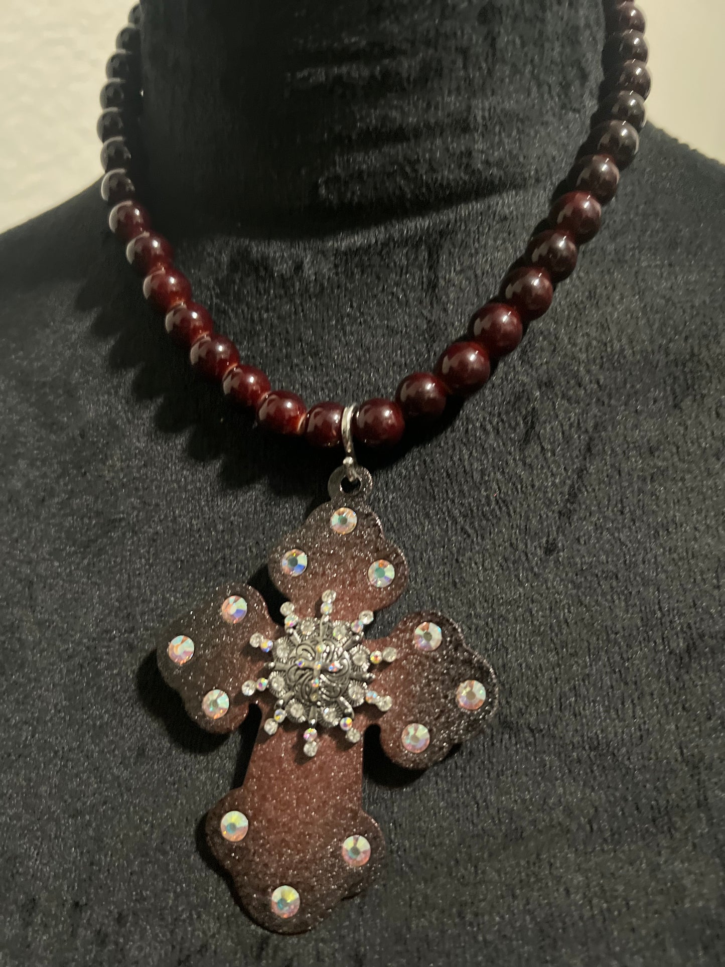 BURGUNDY CROSS & BEADS NECKLACE