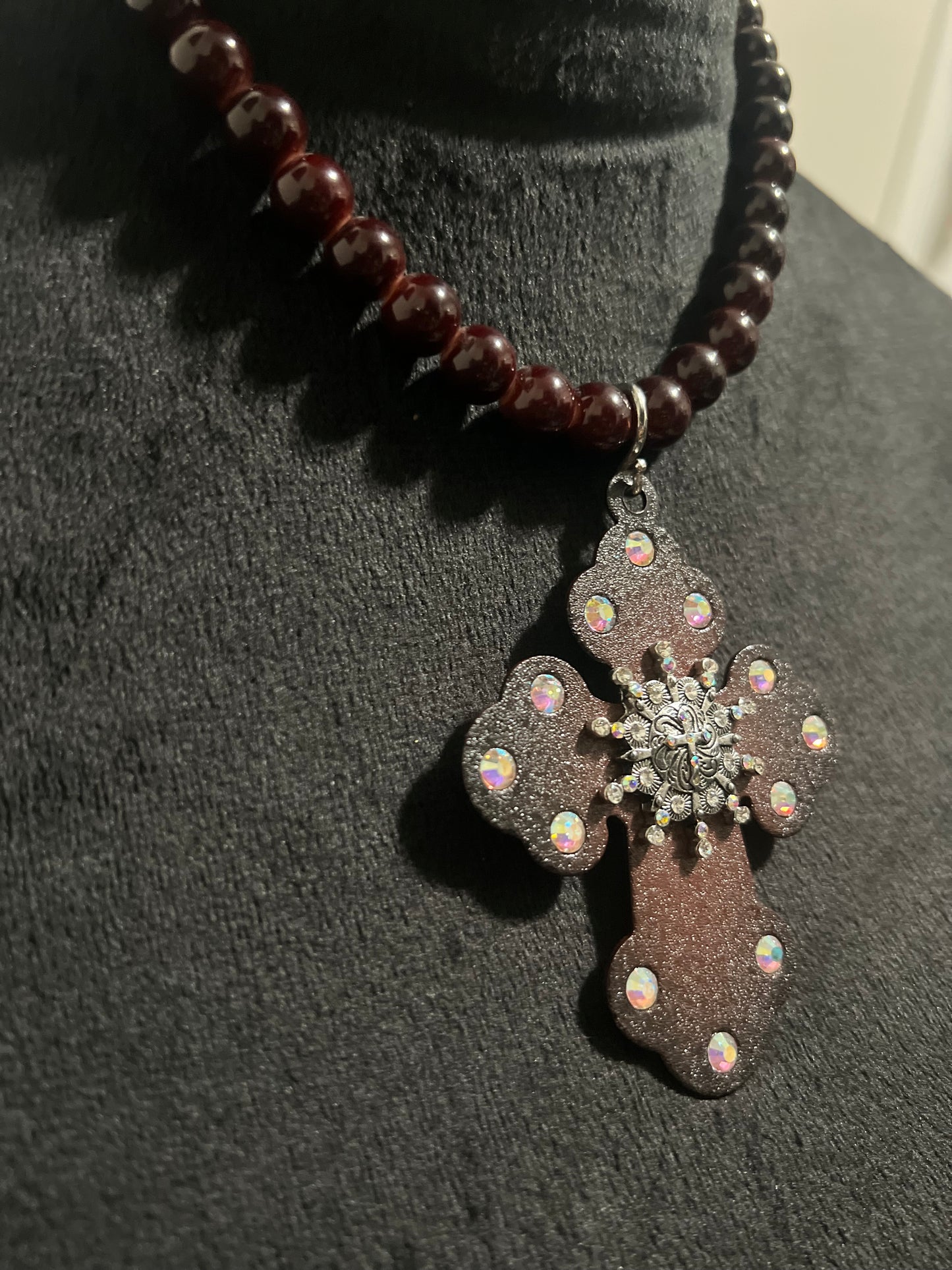 BURGUNDY CROSS & BEADS NECKLACE
