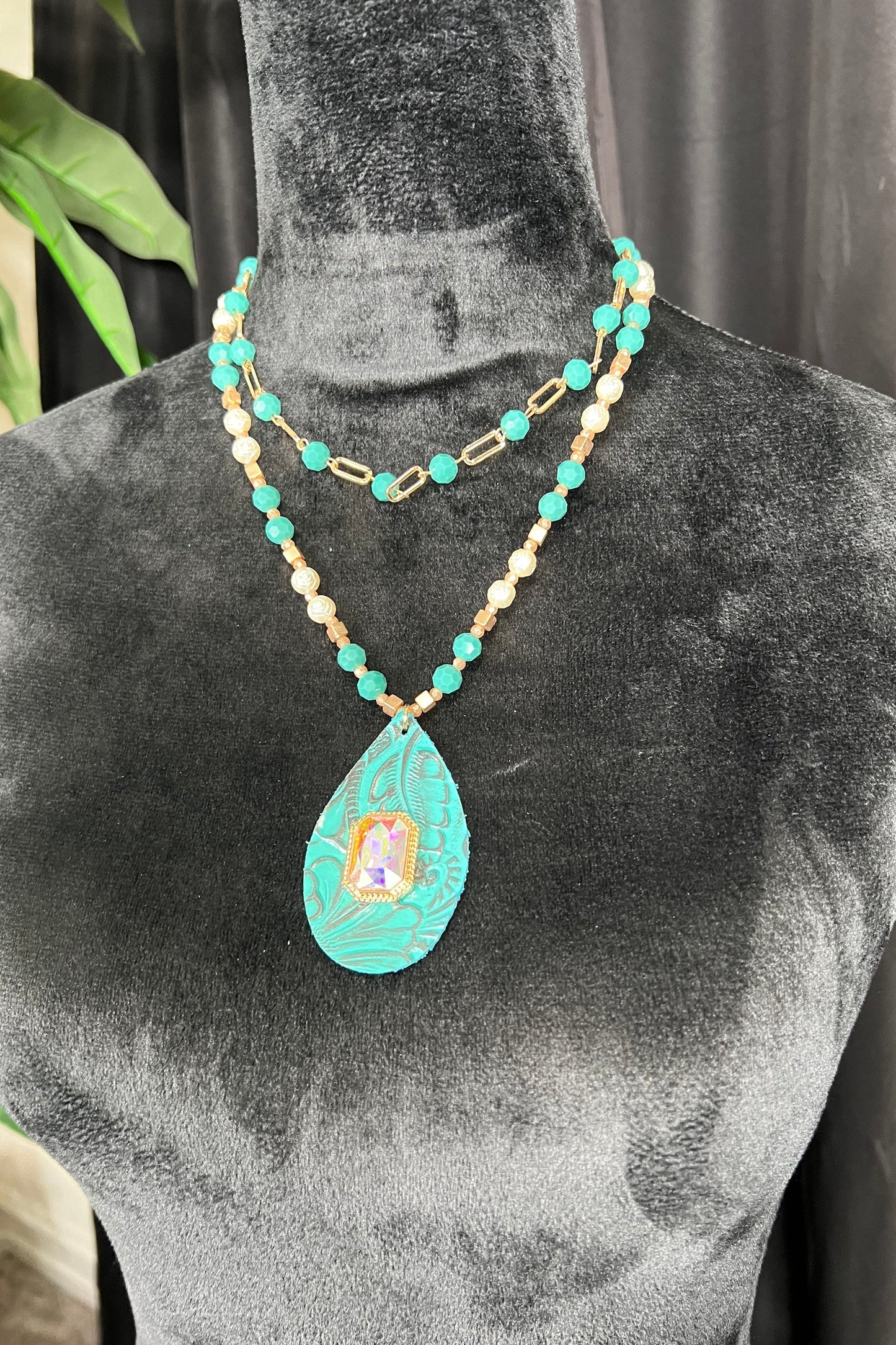 Necklace Teal Western w/gold