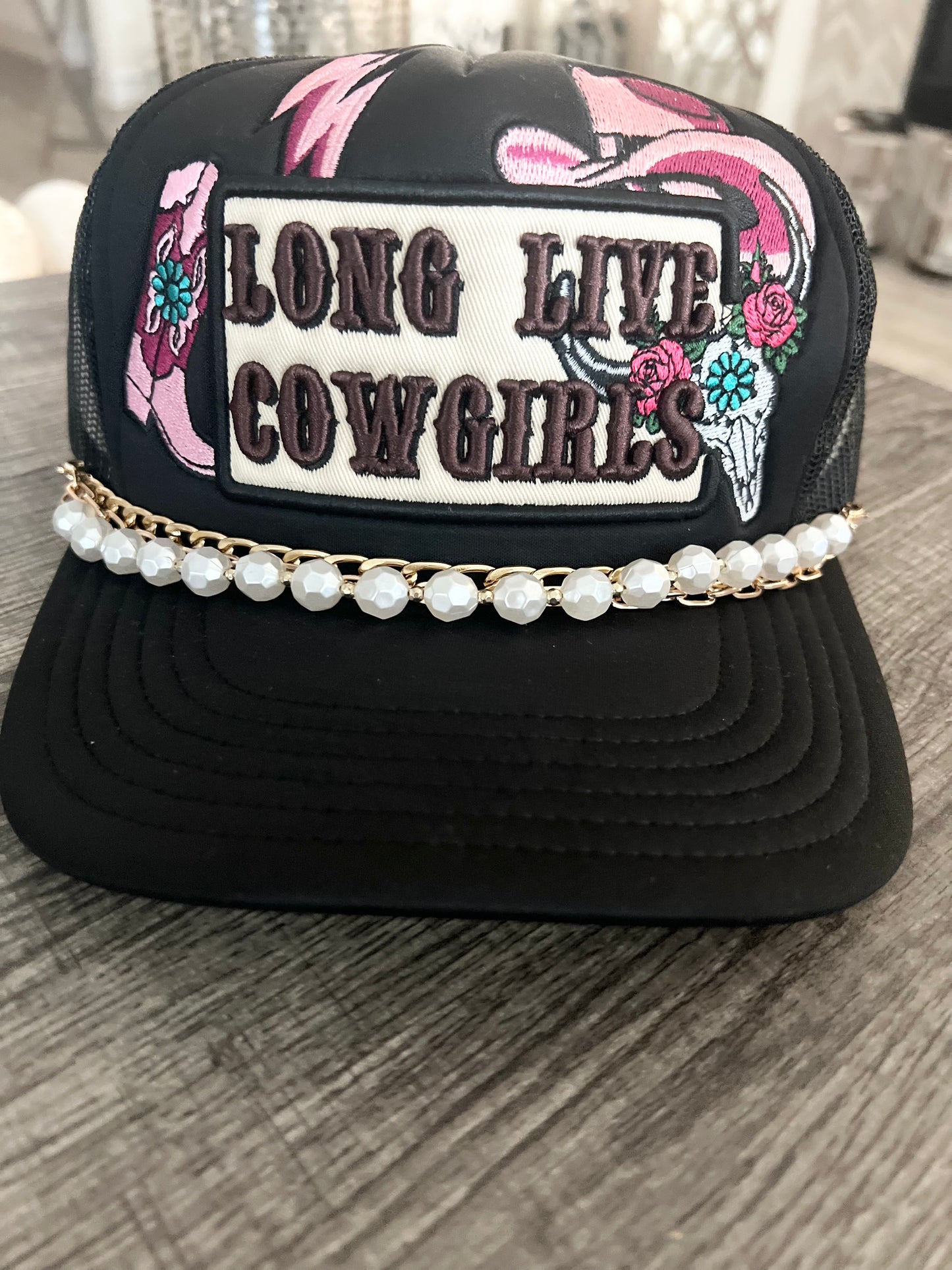 JAZZY & FUN EMBELISHED TRUCKER HATS