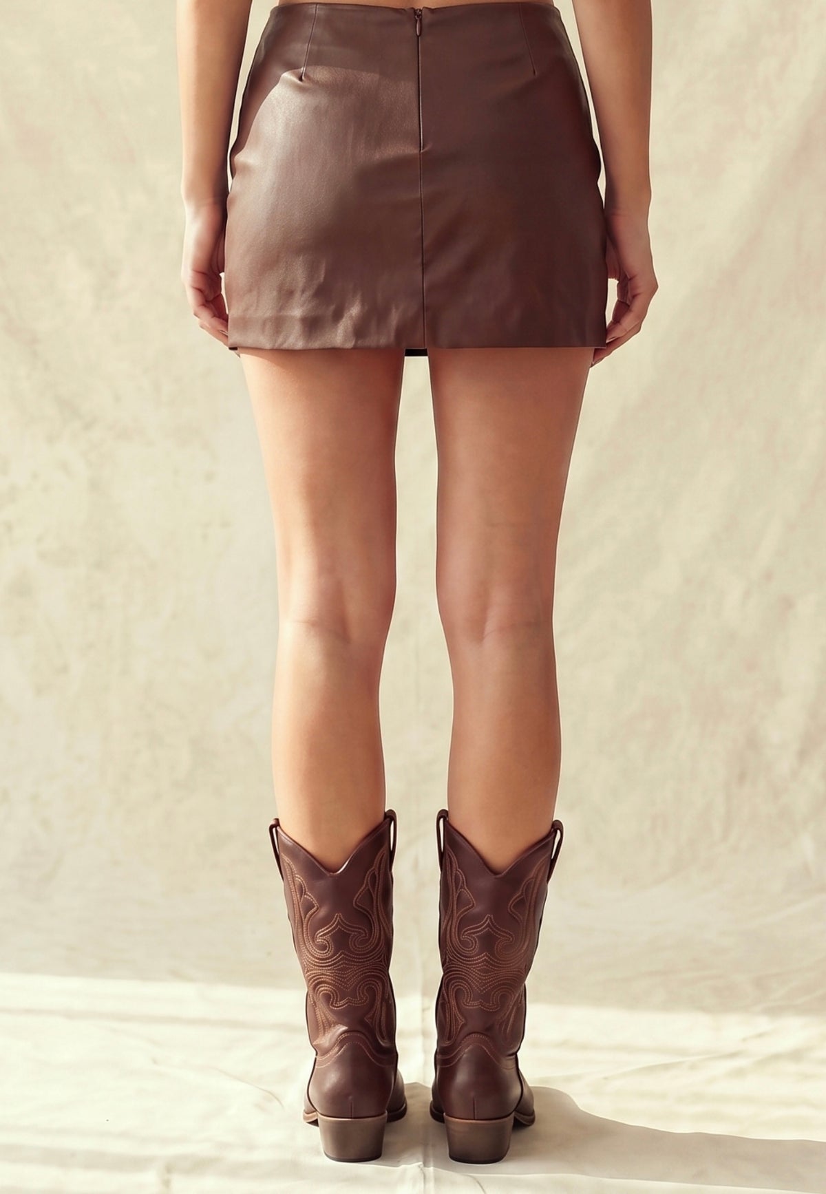 Spicy Chocolate Mini: Posh Adara