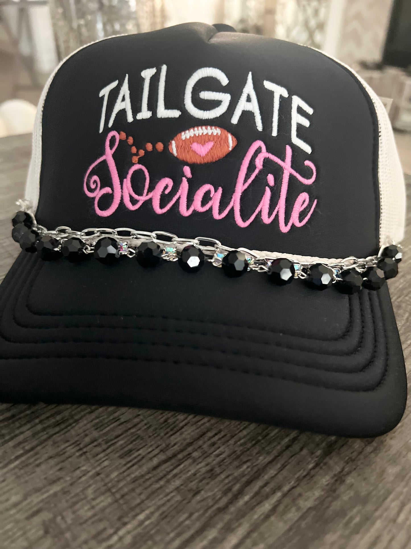 JAZZY & FUN EMBELISHED TRUCKER HATS