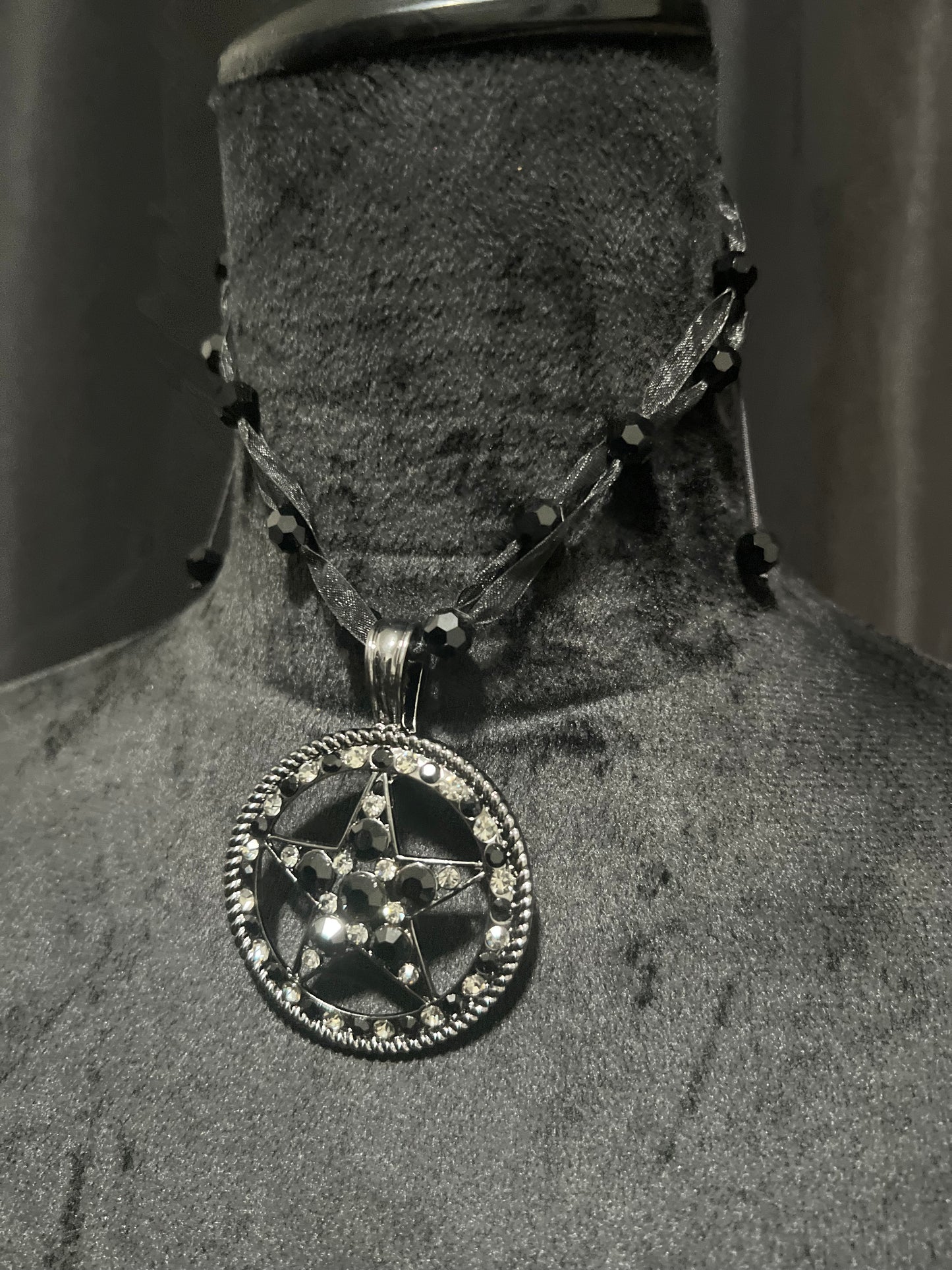 BLACK STAR & NYLON BEADED NECKLACE