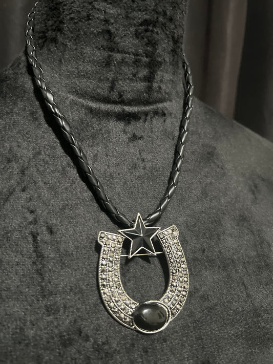 BLACK & SILVER STAR/HORSESHOE NECKLACE SET (BOX)